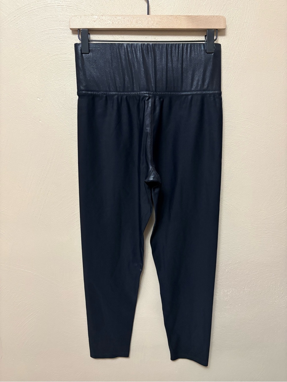 CARBON38 High Rise 7/8 Legging in Takara Shine Black Cropped Size Large - Picture 6 of 9